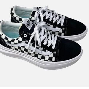 Size 9 Vans Old Skool Overt CC platform sneakers in black and white checker NWOB